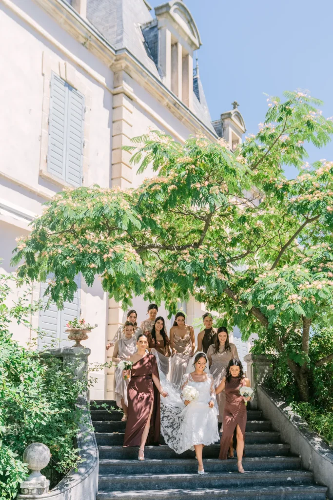 Ambiance poétique d’un mariage en Provence au Domaine des Genêts à Annonay, entre émotion et élégance