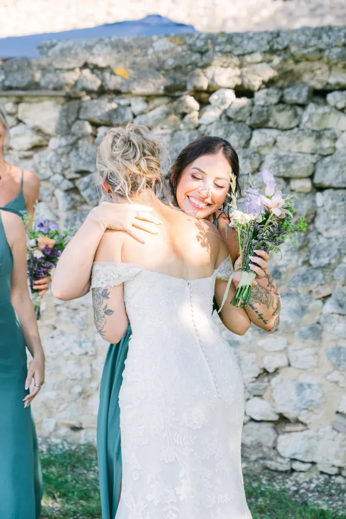 Moment d'émotions pour un wedding international destination en Provence au chateau de Barbebelle