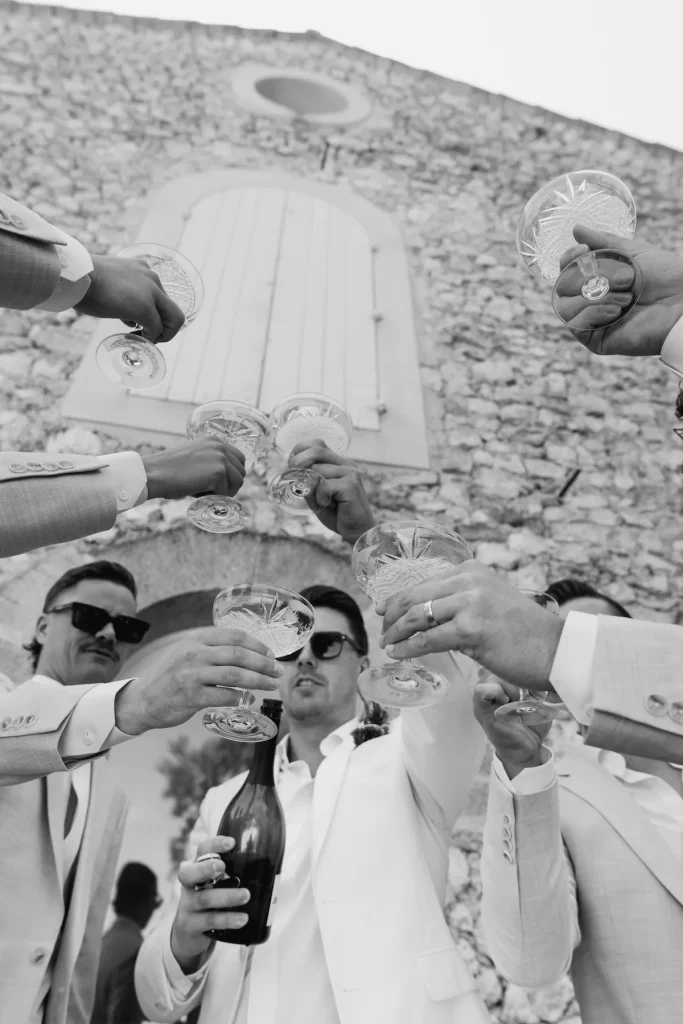 Moment d'émotions pour un wedding international destination en Provence au chateau de Barbebelle